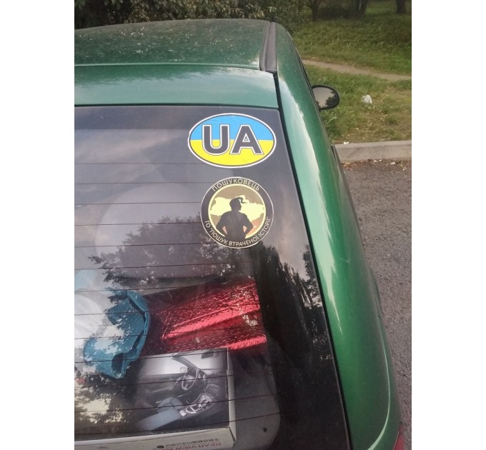 Наклейка на автомобіль PVI